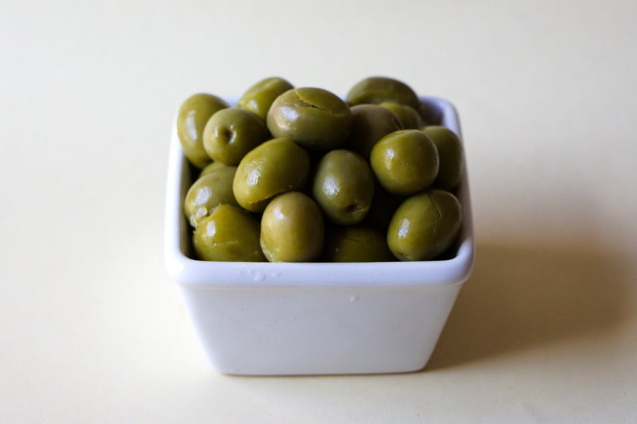 Aceitunas malagueñas con aliño típico de Málaga pimiento ajo especias