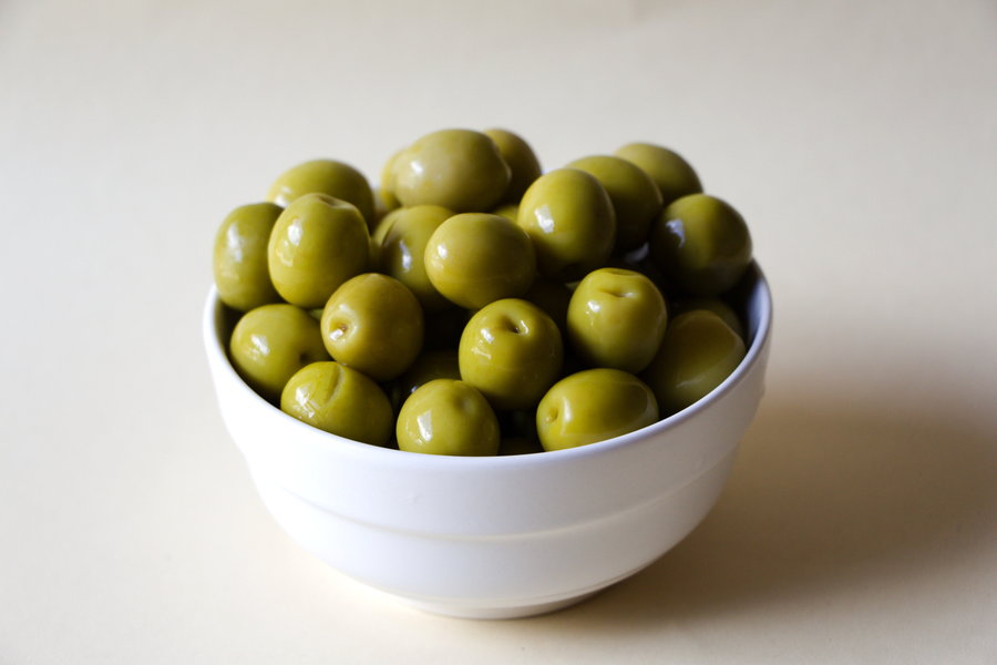 Aceitunas manzanilla verdes con hueso aliñadas - Encurtidos Guinaldo Asturias