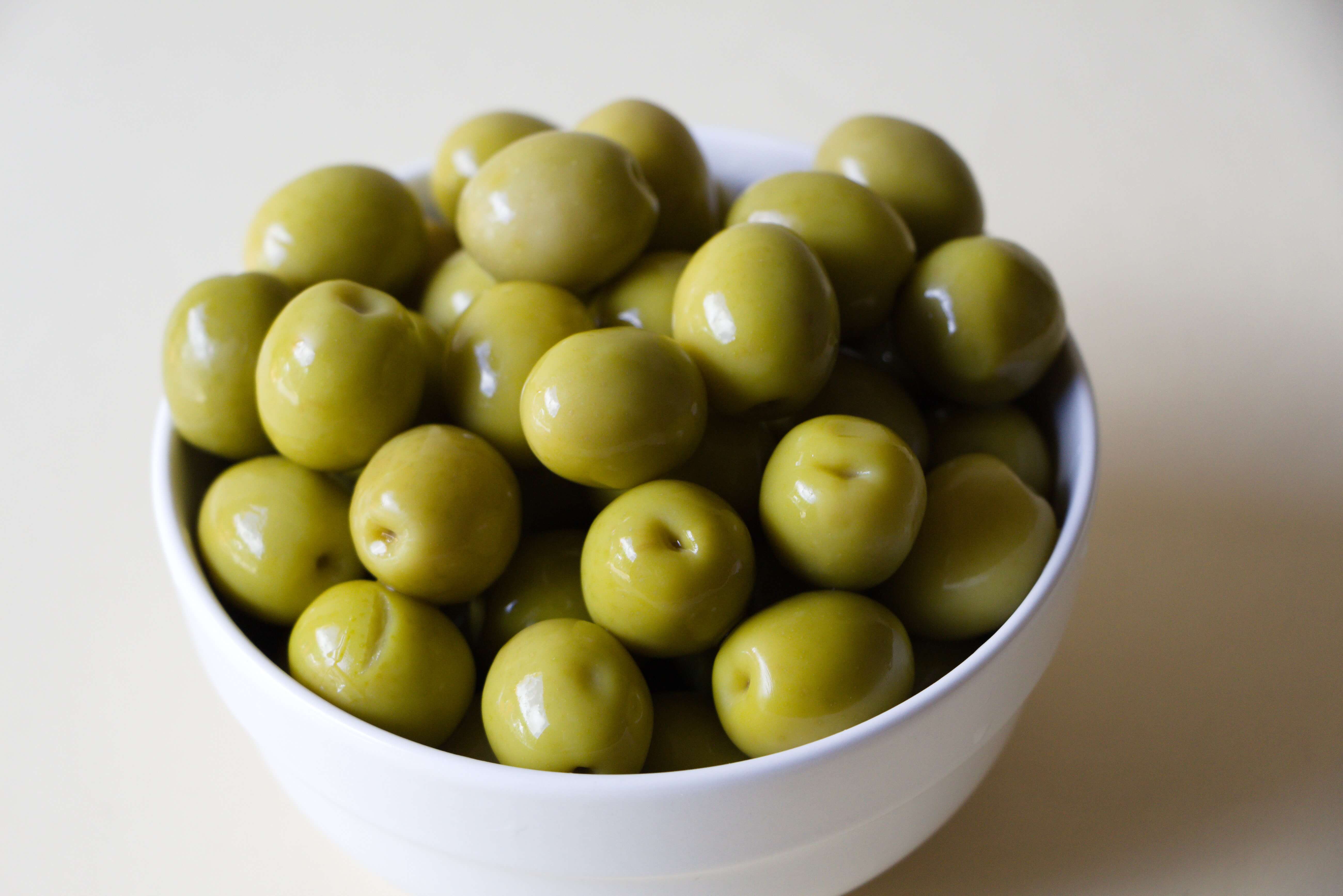 Aceitunas manzanilla pequeñas aliñadas con sabor a anchoa artesanas